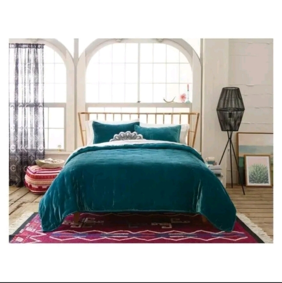 Opalhouse Bedding Anthropologie Opal House Teal Velour Tufted Quilt